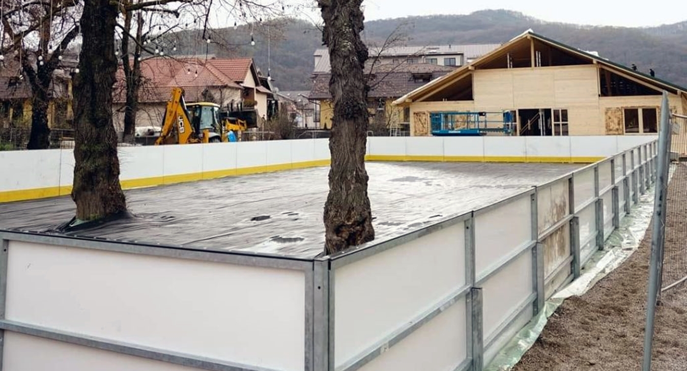 Patinoarul de vis din Florești este un pericol public. Alt loc mai bun nu s-a putut găsi