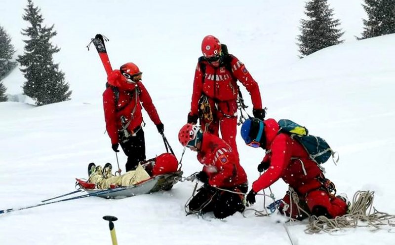 6 ucraineni au trecut ilegal frontiera în România și s-au pierdut în Munții Maramureșului. Salvamontiștii avertizează că e risc de avalanșă