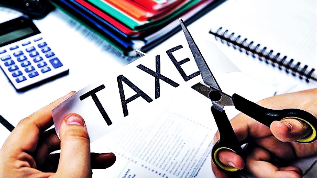 O nouă taxă pe sănătate ar putea fi plătită de români, chiar dacă sunt asigurați