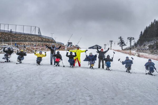 Inițiativă lăudabilă a unei asociații clujene. Va organiza prima tabără de schi pentru 1000 de persoane cu dizabilități