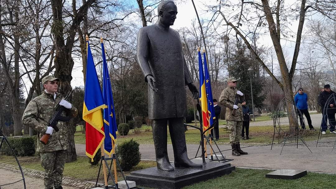 Statuia lui Iuliu Hațieganu, inaugurată cu fast de Ziua Culturii Naționale. Sute de oficialități prezente FOTO