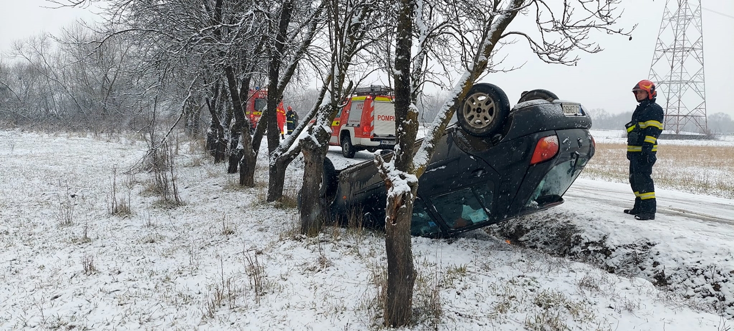 Accident grav la Jucu. O persoană este rănită, traficul fiind blocat