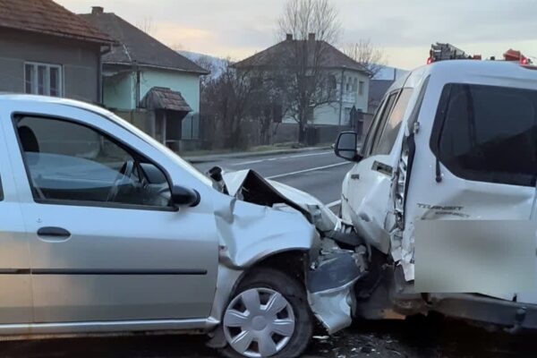 Accident grav la Căpușu. A scăpat mașina de sub control și a făcut prăpăd