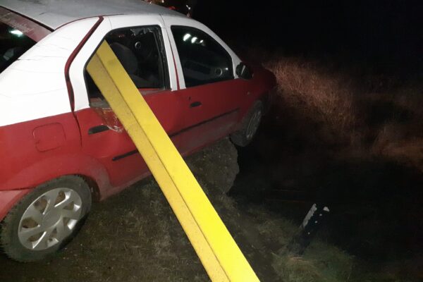 Șoferul care a intrat cu mașina într-un parapet între Gârbău și Viștea era rupt de beat la volan