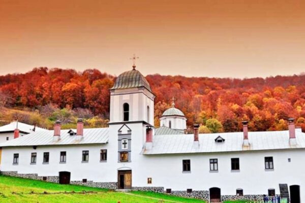 Blestem greu la Mănăstirea Frăsinei. Mitropolitul a semnat actul de blestem și de afurisenie