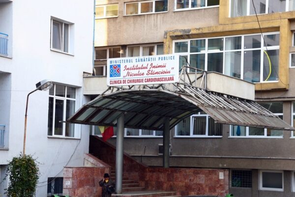 Micii ”Dumnezeii” de la Instititul Inimii din Cluj Napoca. Directorul medicul a reacționat: ”fie lucrează la stat, fie la privat”