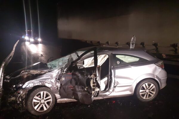 ACCIDENT între Ciucea și Poieni. O mașină și un tir, implicate. Traficul este blocat