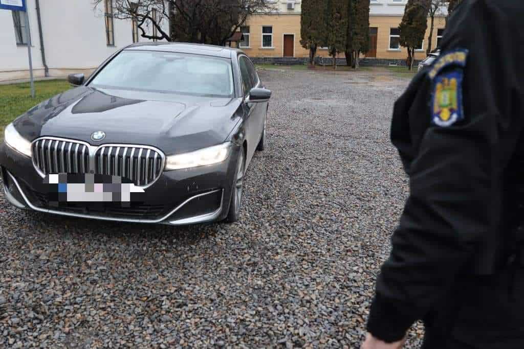 Un bolid de lux furat din Slovacia, găsit de poliție în Maramureș. Era condus de un clujean