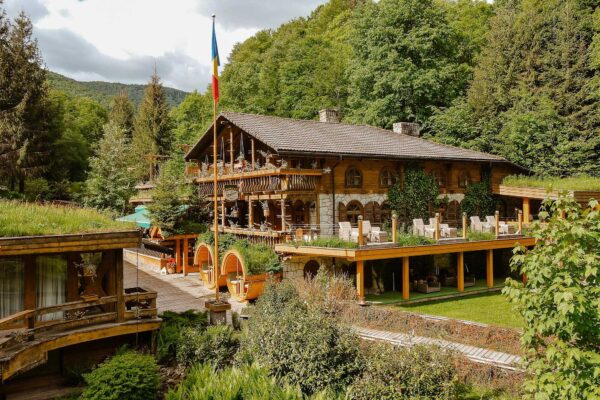 Se vinde o super vilă din județul Cluj. Prețul este pe măsură: 4.4 milioane de euro