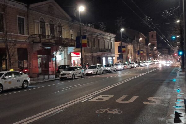Clujenii nu mai preferă taxiurile după ultima scumpire a tarifelor. Moment total atipic surprins sâmbătă seara – FOTO