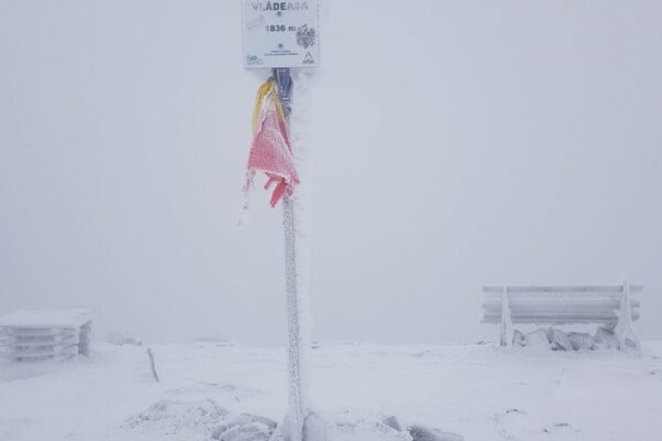 Vine iarna la Cluj! Peisaj de basm pe masivul Vlădeasa – FOTO
