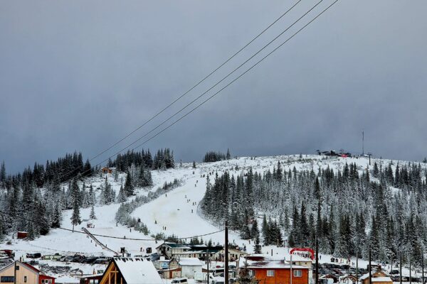 COD GALBEN de vânt puternic la Cluj la munte. Rafalele vor depăși 100 km/h
