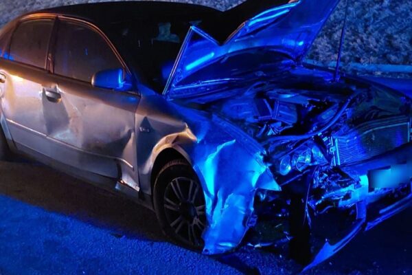 Două mașini s-au ciocnit pe Autostrada A10, iar patru persoane au fost rănite. Un bărbat a fost dus la spital