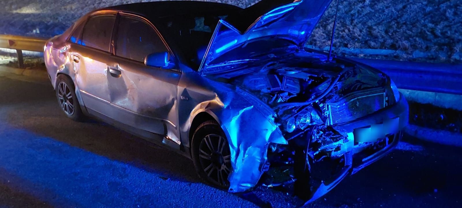 Două mașini s-au ciocnit pe Autostrada A10, iar patru persoane au fost rănite. Un bărbat a fost dus la spital