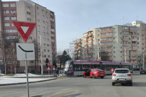 Accident între o mașină și un tramvai în Mănăștur
