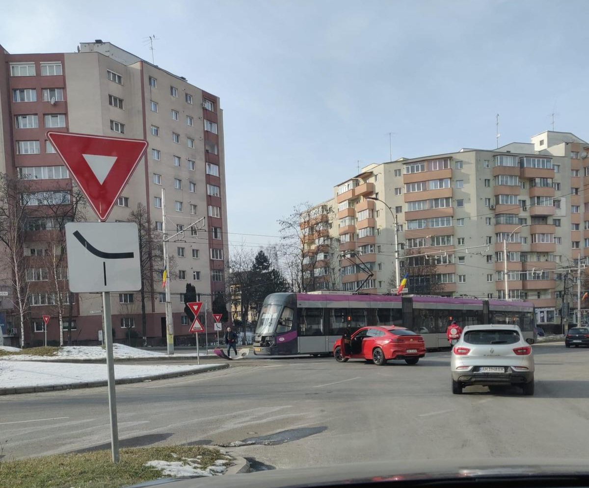 Accident între o mașină și un tramvai în Mănăștur