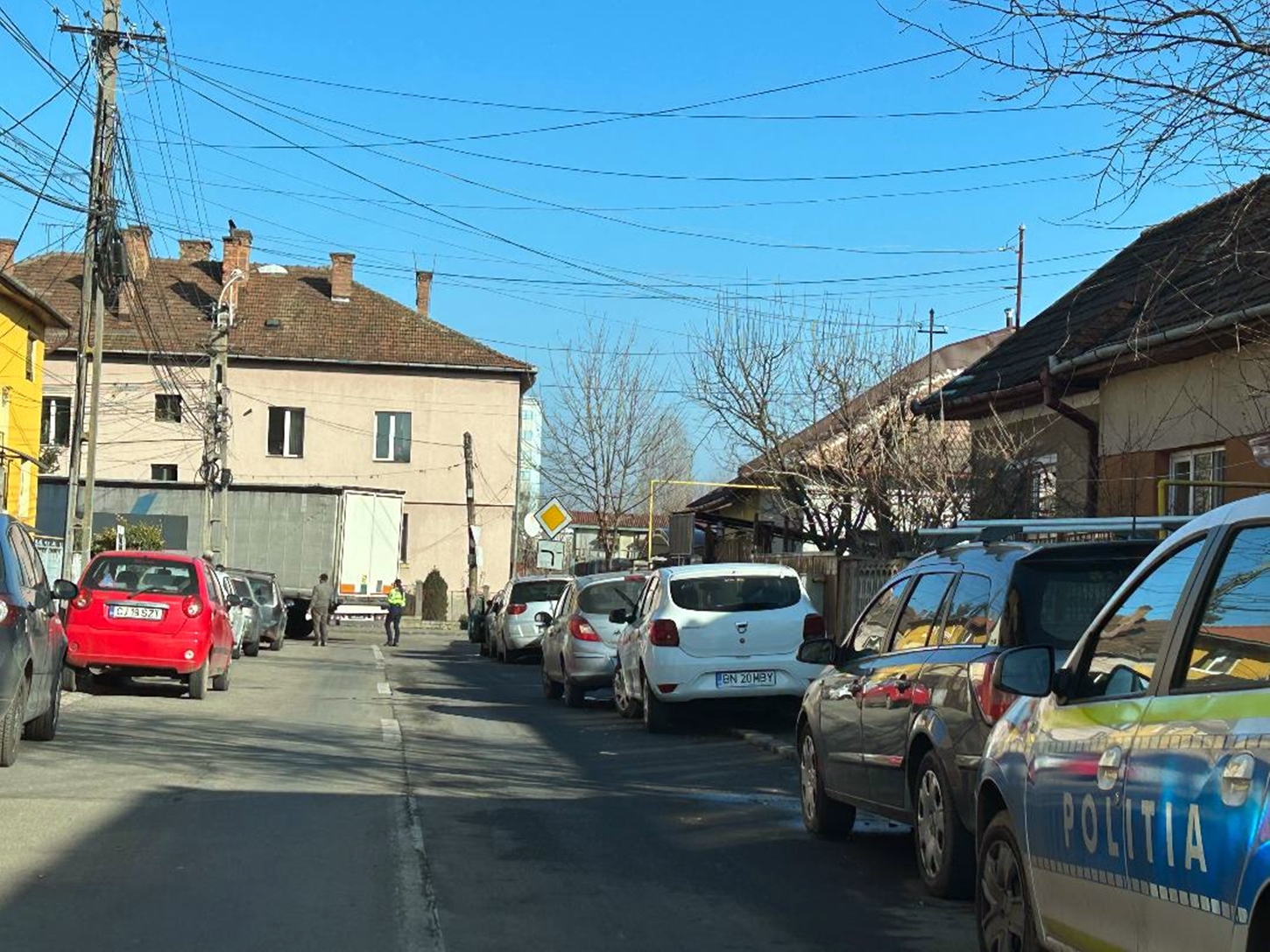 Când se transformă tinerii polițiști clujeni în niste mârlani? Ce a pățit azi un șofer din Iași: ”Bă, tu nu vezi că este o străduță”