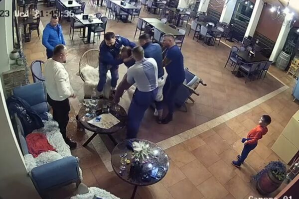 Bombardierii de la Turda s-au bătut în fața unui copil de 7 ani. Procurorii încă mai stau să se gândească IMAGINI DIN DOSAR