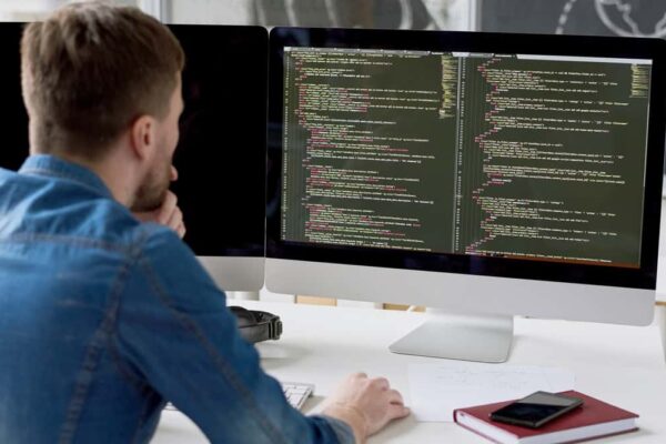 Află cât câștigă un angajat în IT la Cluj. Toți tinerii sunt atrași de acest domeniu