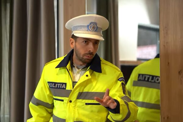 Comediantul Mircea Bravo și-a bătut joc de Poliția Română. A ironizat ideea că polițiștii sunt corupți – VIDEO