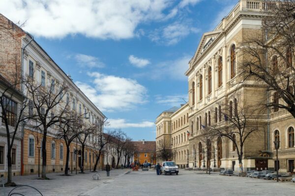 Emil Boc iubește betonul, la maxim. Tot centrul Clujului este betonat la greu, de zici că te afli pe Marte