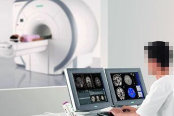 Perversul de la Spitalul Județean Cluj. A fost condamnat după ce a adormit o femeie și a dezbracat-o complet