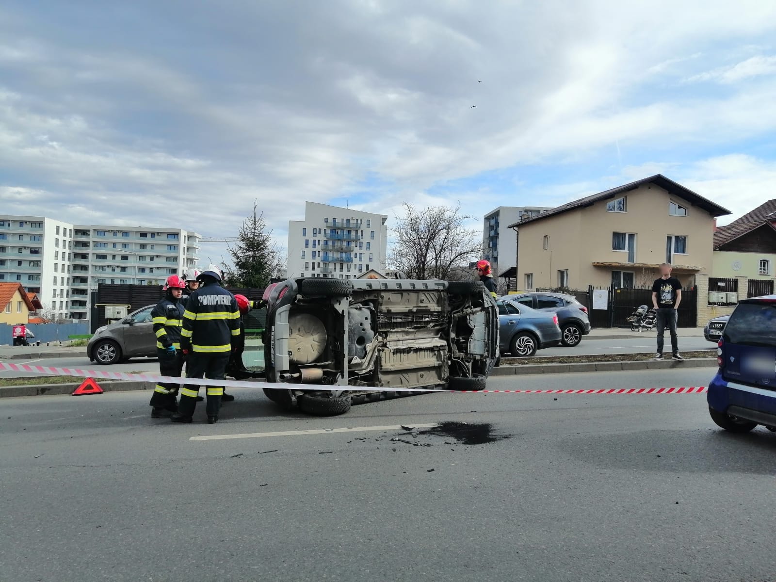 ACCIDENT cu trei mașini pe Calea Turzii. Pompierii au intervenit cu două autospeciale