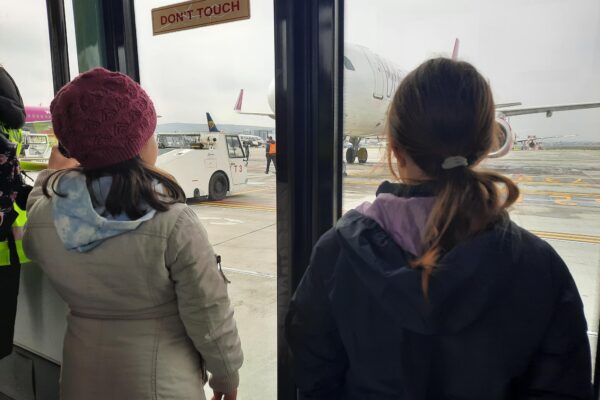 Peste 500 de copii au vizitat Aeroportul Internațional Cluj și s-au întâlnit cu piloții – FOTO