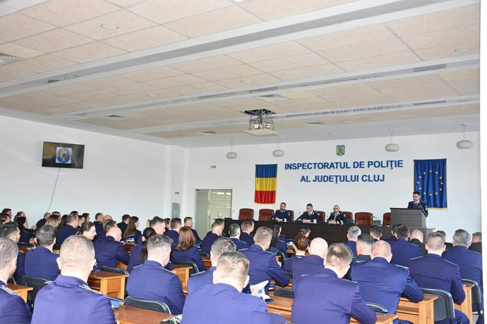 Polițiști clujeni avansați în grad de Ziua Poliției Române