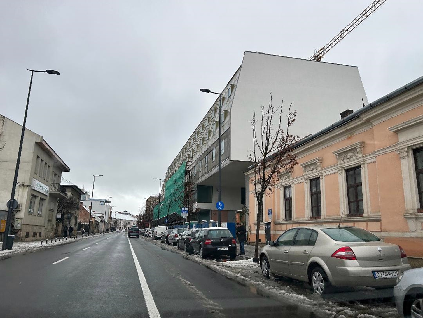 ”Clădirea sicriu” din centrul Clujului e tot acolo și e la fel de urâtă. Nu s-a întâmplat nimic în doi ani
