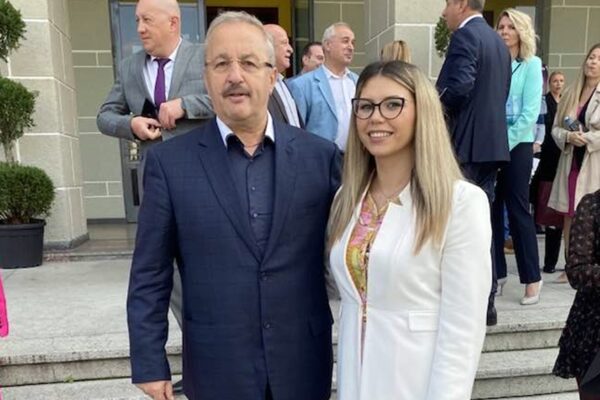 Cine sunt amazoanele din PSD care au rupt-o cu bătaia pe consiliera locală Anca Ciubăncan. Poliția Cluj confirmă incidentul