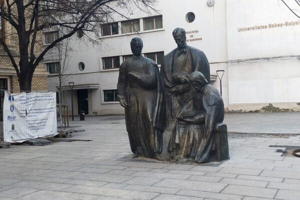 Boc urăște tot ce este românesc în centrul Clujului. I-a transformat pe corifeii Școlii Ardelene în niște simpli cerșetori