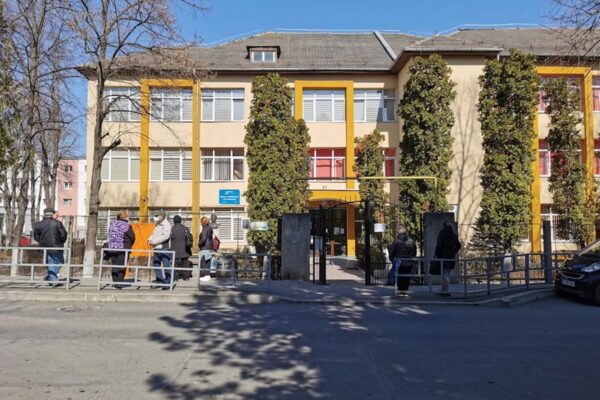 Azi a reînceput școala. Programul examenelor la Evaluare Națională și Bacalaureat. Când e următoarea vacanță?