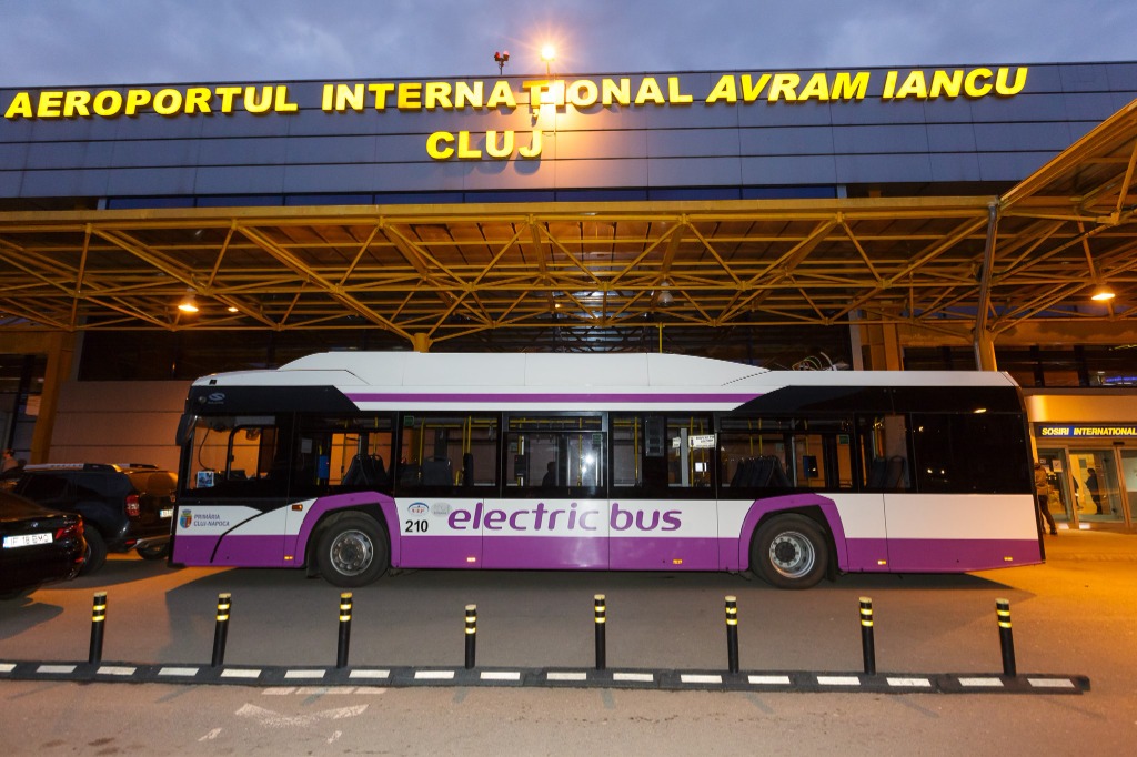 Din 2 mai va fi introdusă o linie directă de autobuz Piața Mihai Viteazul – Aeroportul Internațional Cluj. Cât va costa biletul?