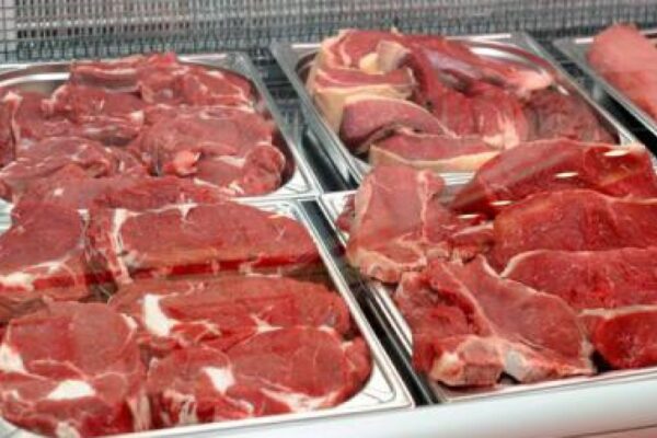 Inspectorii sanitari au aplicat amenzi de 60.000 de euro de Paște. Au fost distruse peste 100 kg de carne și brânzeturi