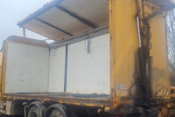 Lemne în valoare de 3000 lei, confiscate de polițiștii clujeni la Huedin