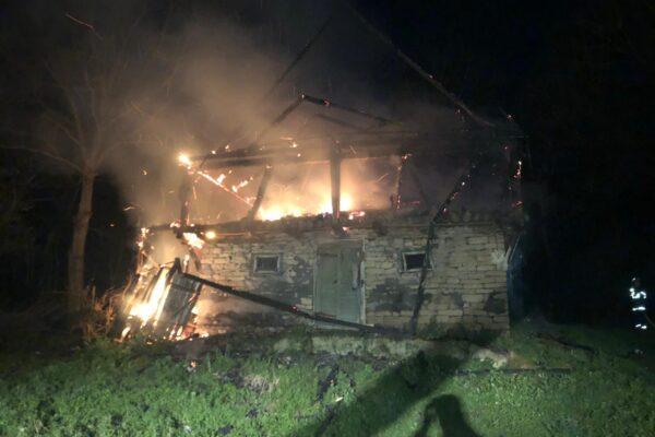 O șură a luat foc în comuna Aghireșu. Pimpierii clujeni s-au luptat trei ore cu incendiul