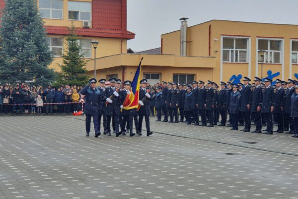 290 de absolvenți ai Școlii de Poliție „Septimiu Mureșan” au depus jurământul. Ministrul Lucian Bode, prezent la ceremonie