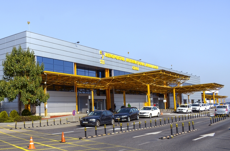 Toată lumea știe de problema „taximetriștilor rechini” de la aeroportul din Cluj, dar nimeni nu rezolvă NIMIC. Soluția propusă de directorul David Ciceo