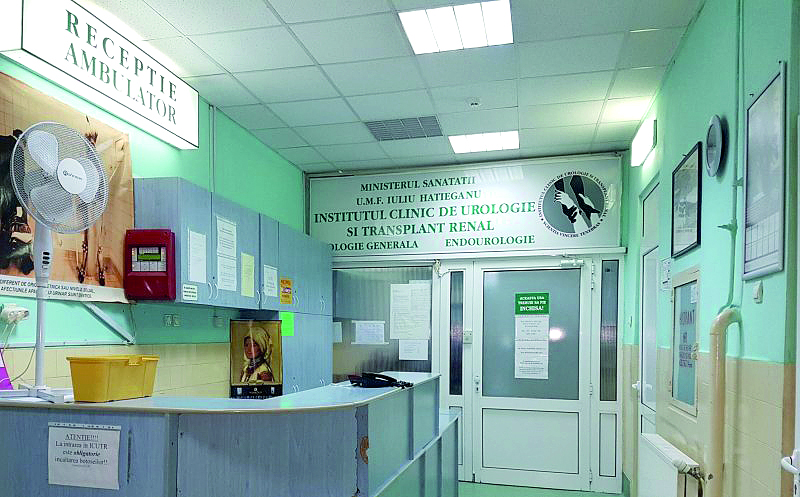 O clinică etalon în Transilvania solicită sprijinul autorităților locale și centrale. Medicii au ajuns să opereze și să salveze vieți într-un pod de lemn