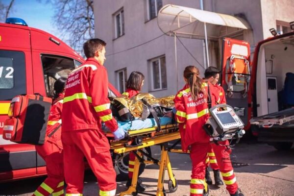Un bărbat din Cluj a suferit arsuri grave după ce a luptat singur cu flăcările care îi amenințau casa