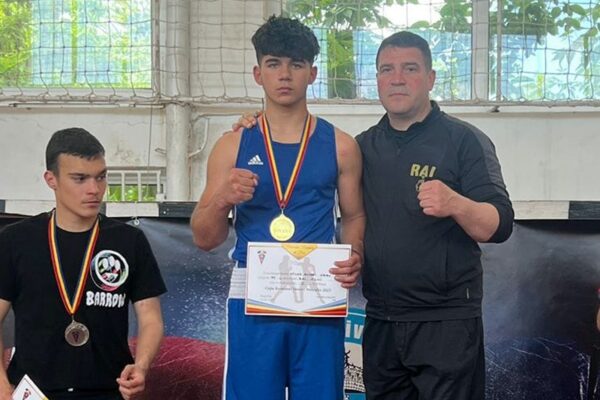 Tânărul boxer Elisei Otvos din Florești, convocat la lotul național la României pentru Campionatul Balcanic