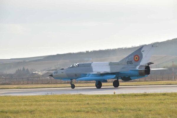 Ultimul zbor pentru celebrele MIG-21 Lancer de la Câmpia Turzii. Clujenii invitați la o ceremonie de retragere la Baza Aeriană