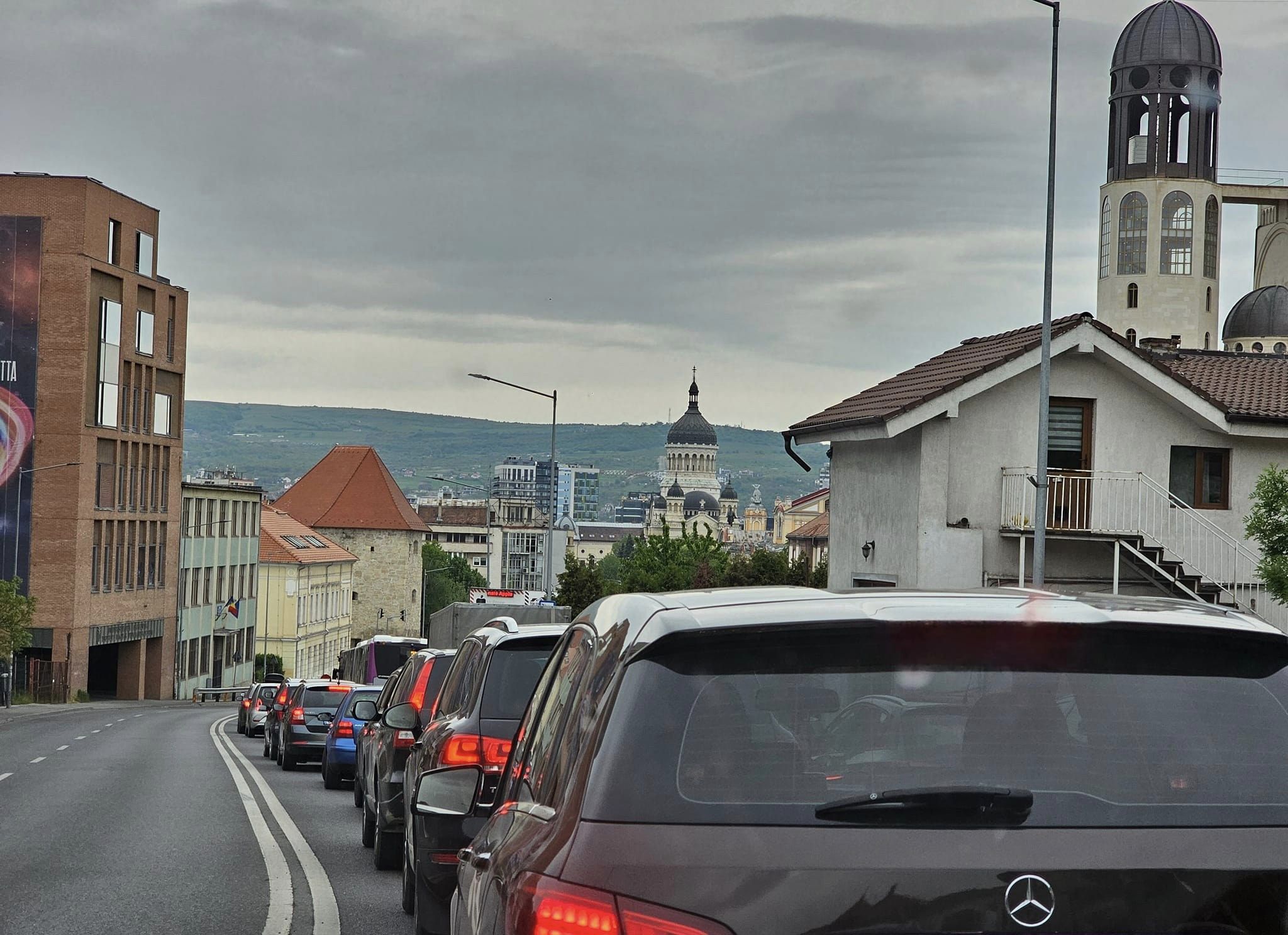 E fain la Cluj. Bară la bară vineri dimineața pe Calea Turzii. Poți savura o cafea în traficul clujean – FOTO
