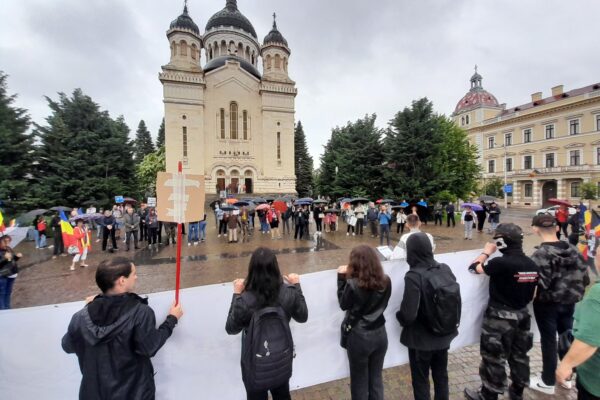 Interes scăzut la „Mitingul pentru familie” din Cluj-Napoca. Primarul Emil Boc, atacat că tolerează marșul LGBT în centrul orașului – VIDEO