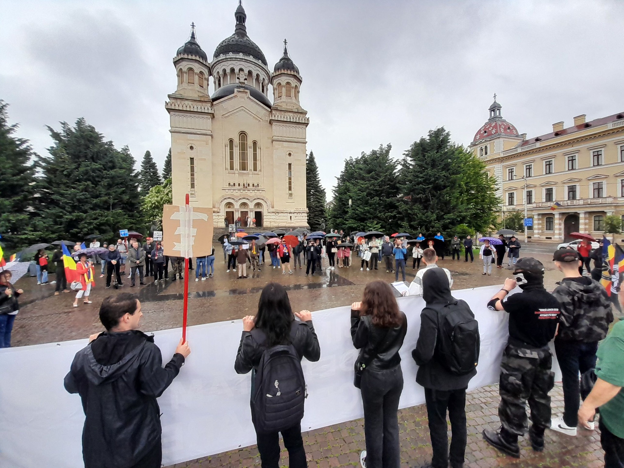 Interes scăzut la „Mitingul pentru familie” din Cluj-Napoca. Primarul Emil Boc, atacat că tolerează marșul LGBT în centrul orașului – VIDEO