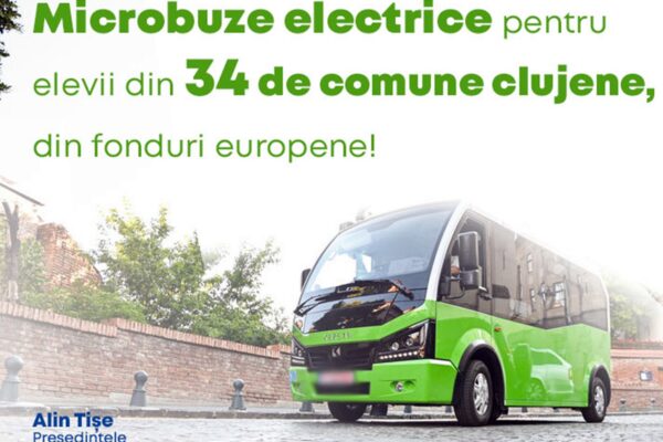 Bani aruncați pe geam. Microbuze electrice pentru elevii de la sate