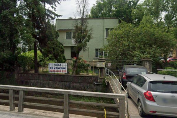 Cât costă o vilă în Parcul Mare din Cluj Napoca. Casa a fost construită înainte de 1945 și necesită renovare
