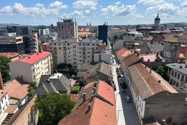 Pățania unui student la Cluj. I-a fost donată casa în care locuia cu chirie de către proprietară, o femeie de 87 de ani