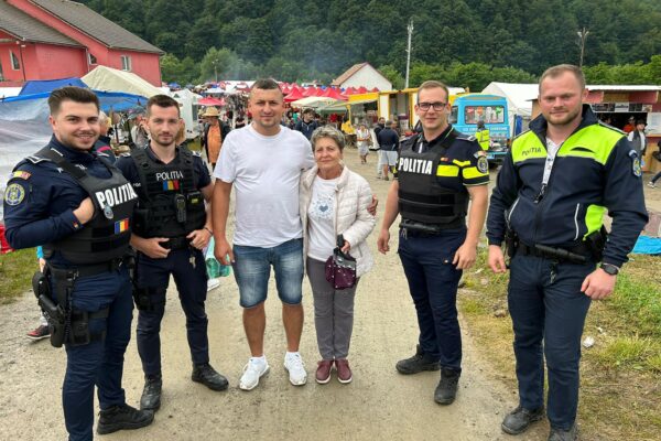 Mai există și oameni de omenie. O femeie și-a recuperat portofelul cu bani pierdut la Târgul de la Negreni grație unui bărbat